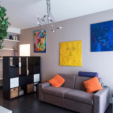 High Rise Studio Flat Near Metro Stop Milaan Buitenkant foto