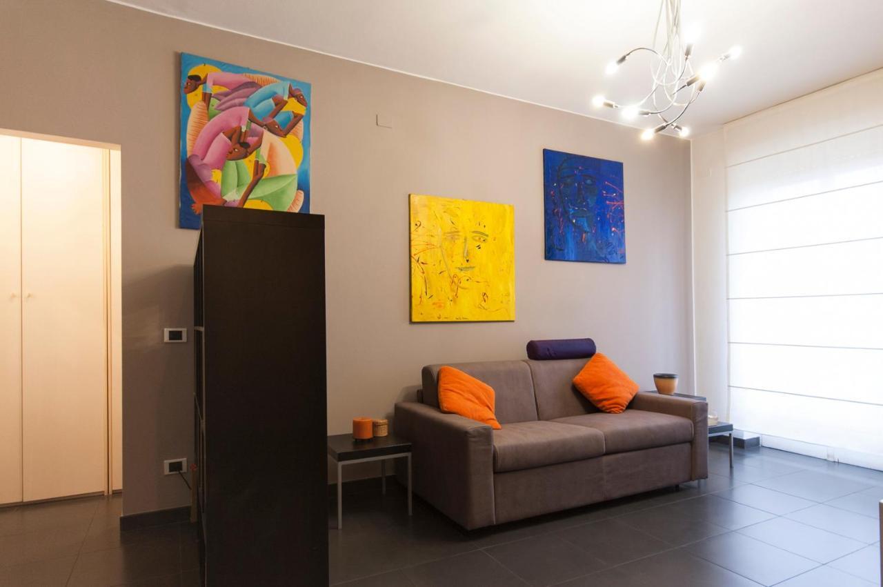 High Rise Studio Flat Near Metro Stop Milaan Buitenkant foto